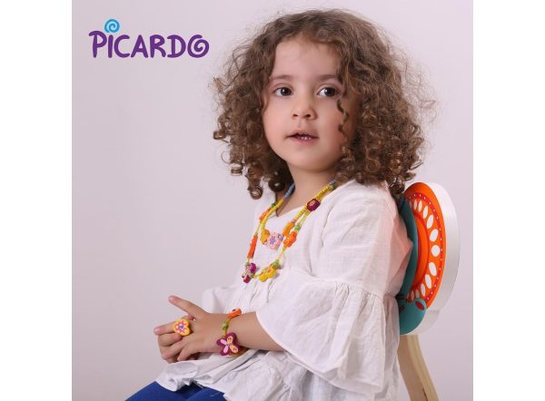 صندلی چوبی پیکاردو با طرح‌های زیبا و جذاب مناسب برای غذا خوردن، بازی و نقاشی و سرگرمی کودکان است